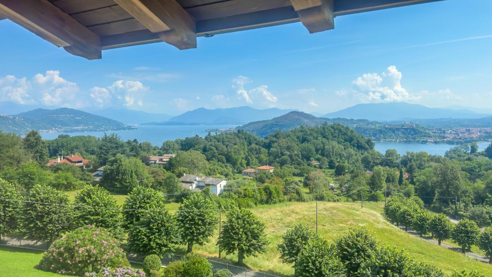 Belvedere Sul Lago Arona Exteriér fotografie