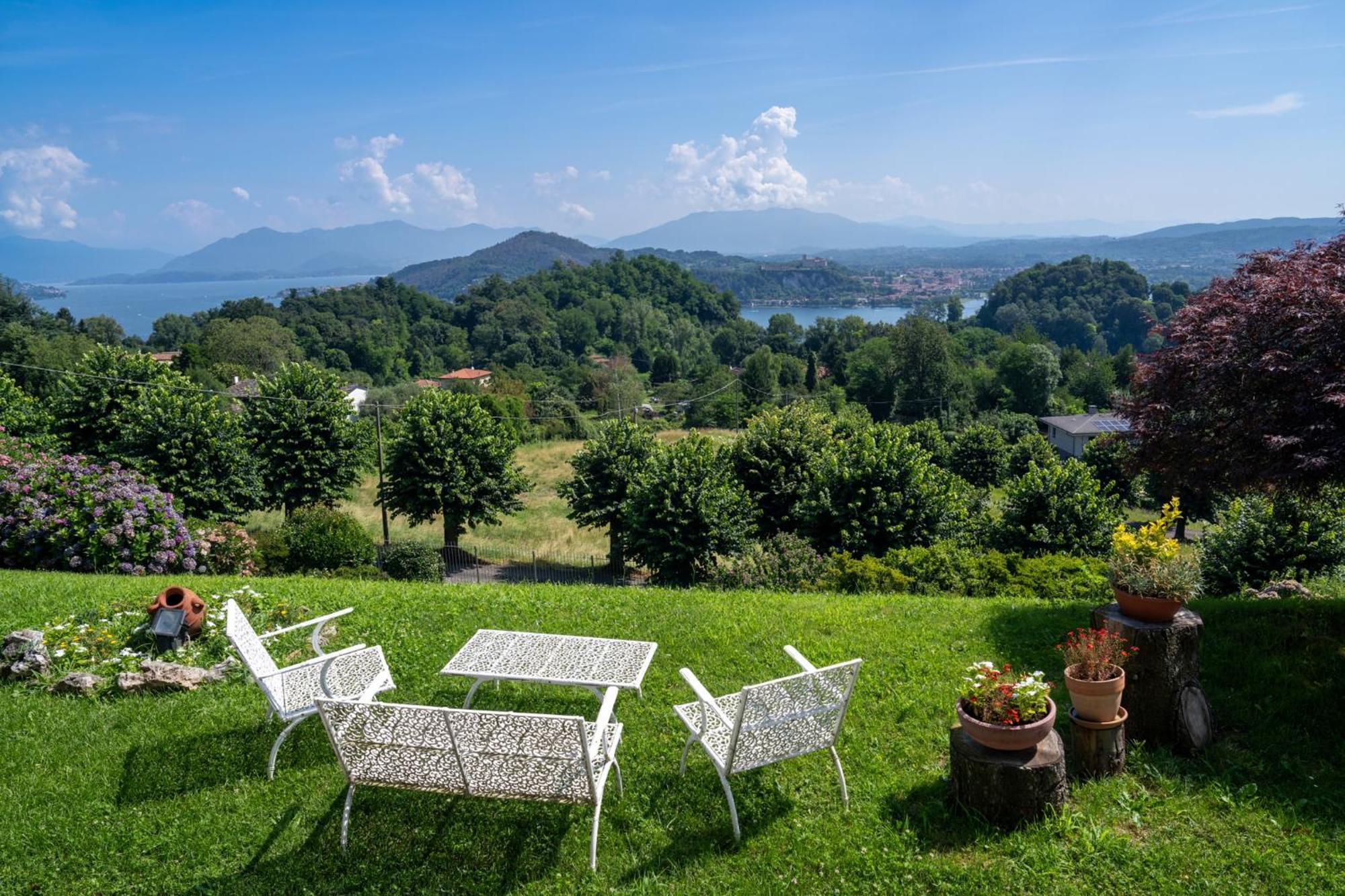 Belvedere Sul Lago Arona Exteriér fotografie